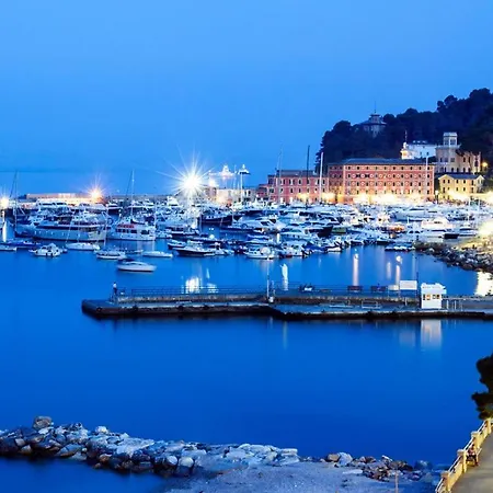 Spazioso - Vicino Al Mare E Al Porto - In Centro Citta Appartamento